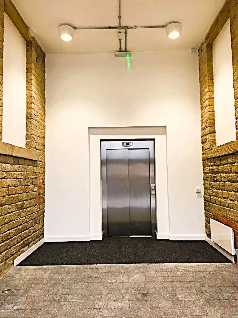 dda entrance lift access