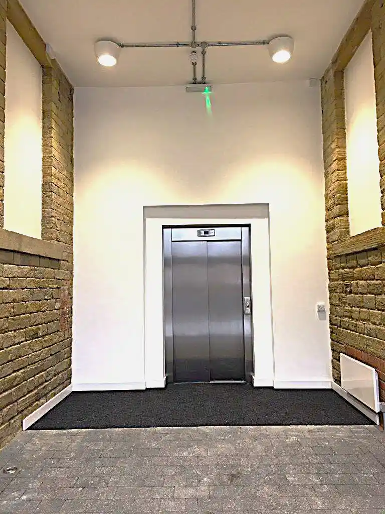 entrance lift cross st